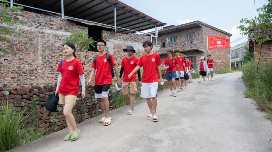 实践思政大课堂  湖工学子在行动