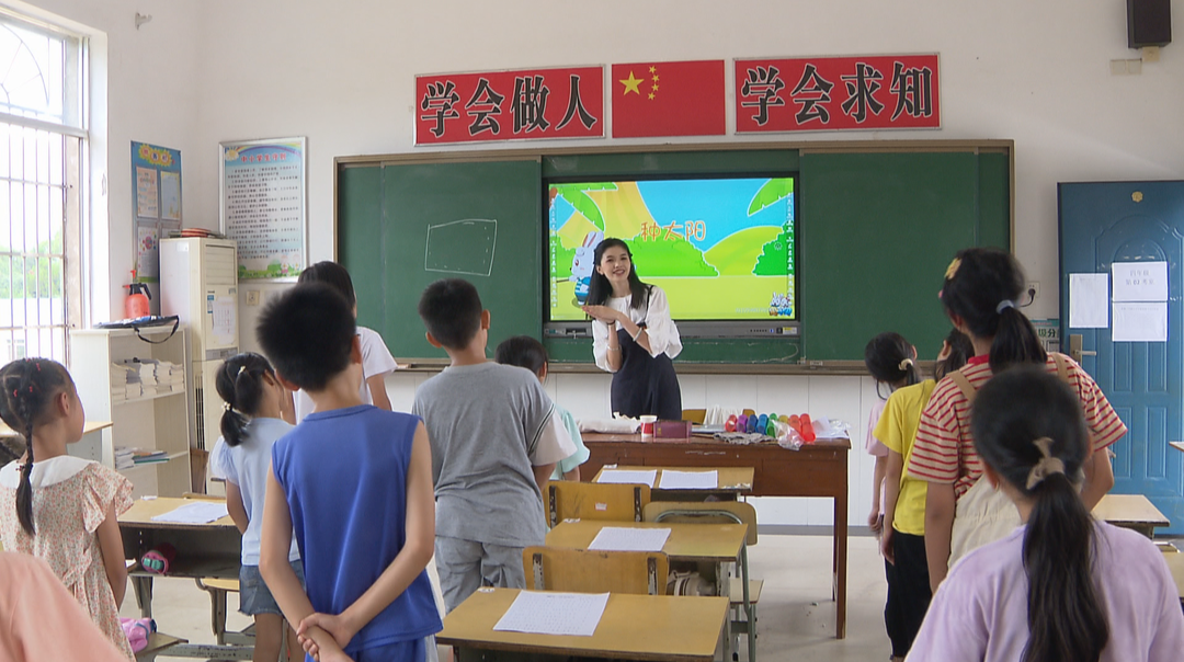 湖南高校90后女教师7年为留守儿童播撒艺术种子