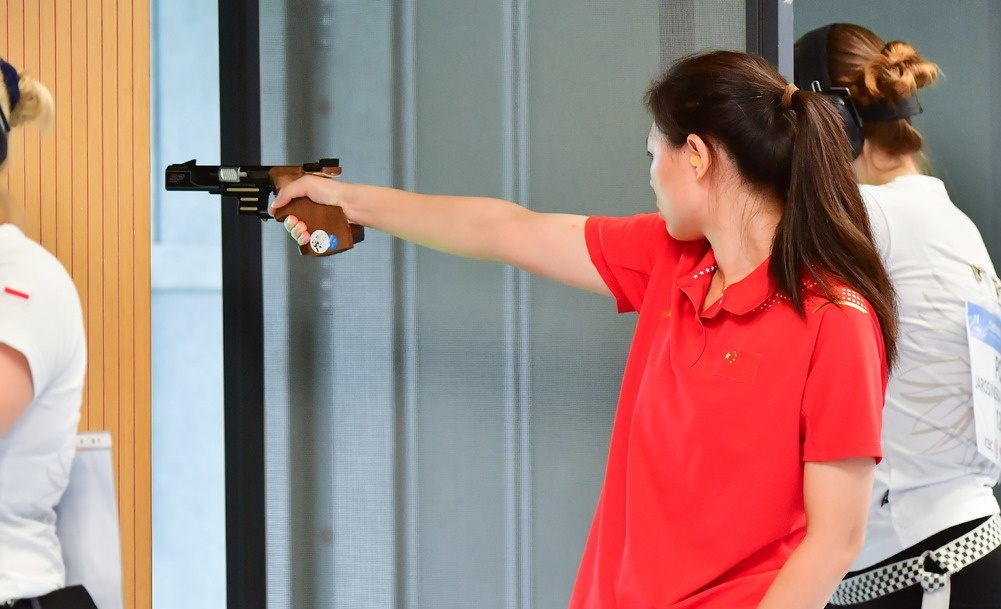 湖南首金00后衡阳妹子获射击25米手枪团体冠军