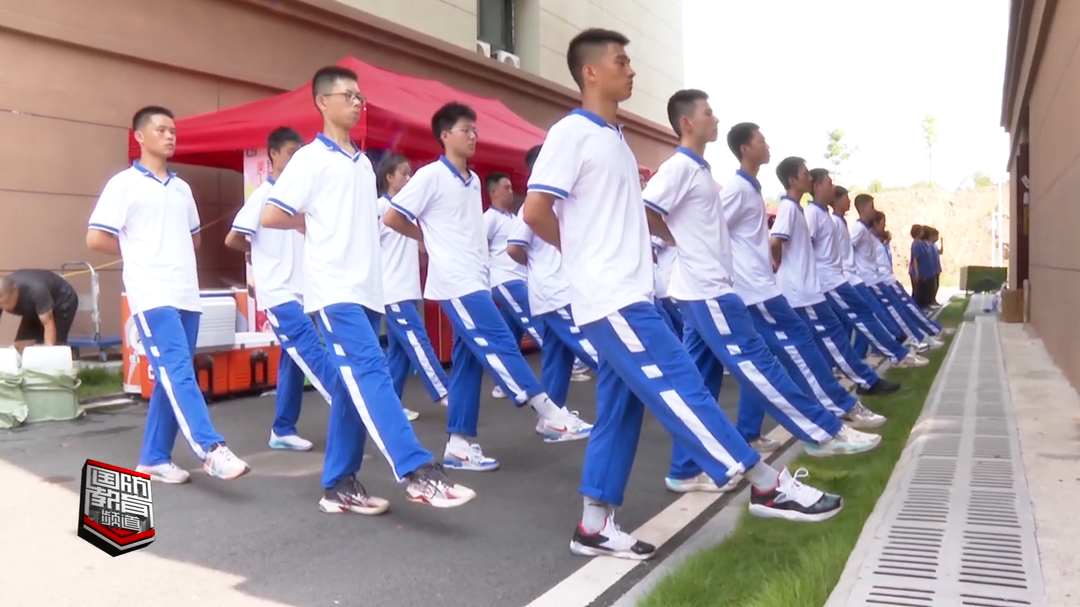 在汗水中开启“高中第一课”!