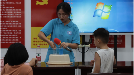 “易”起伴童行，共绘七彩梦