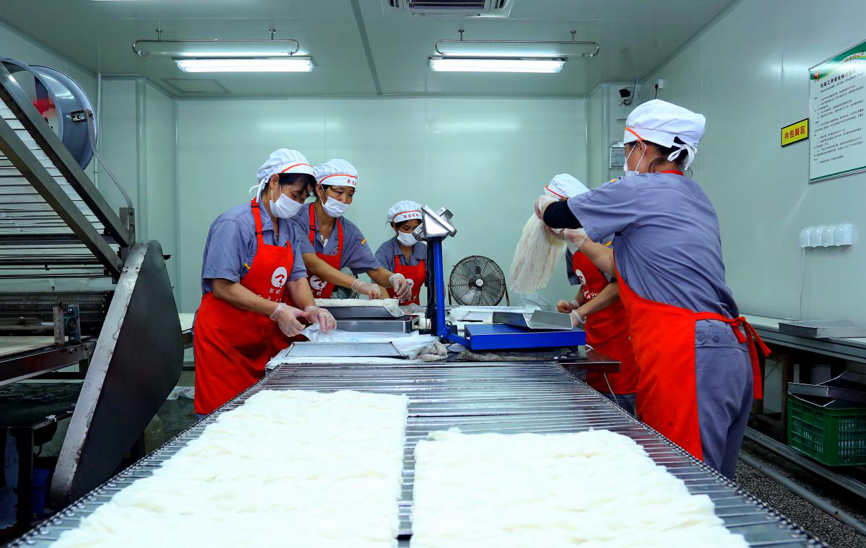 都构成了威胁,因此我国的储粮备粮工作成为保证国家安全的重中之重