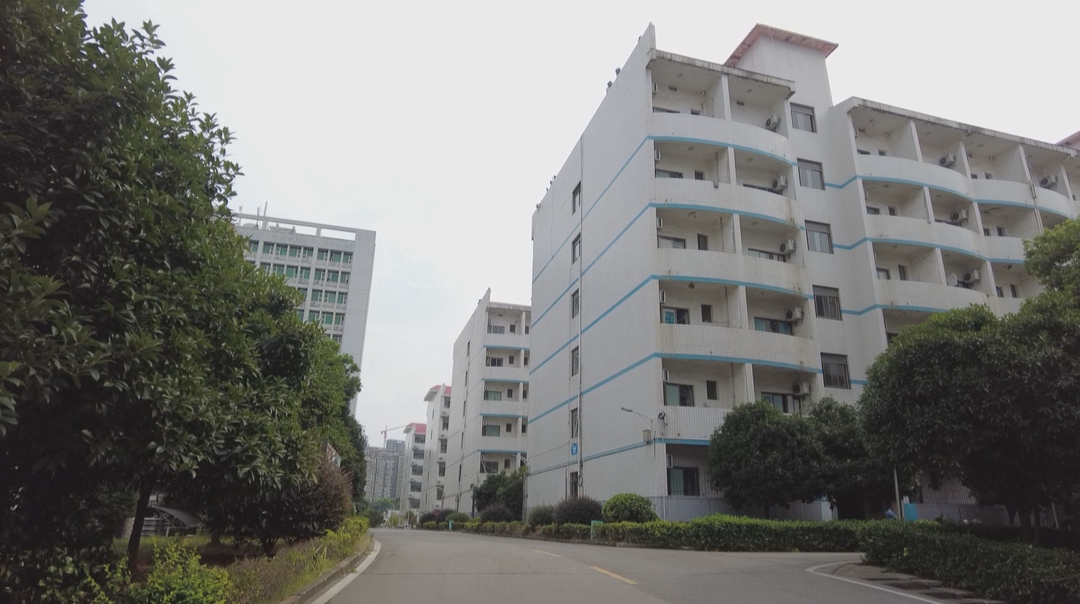 开学季：湘潭医卫职院千余间寝室焕“新”迎新