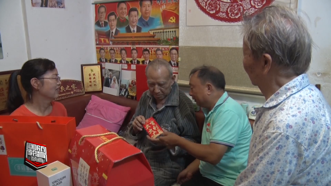 佳节送暖爱同行 郴州市桂阳县：志愿者慰问军烈属