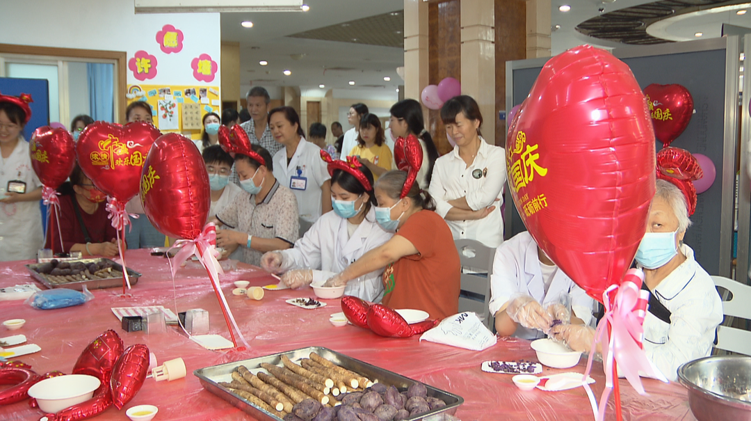 医患携手制作月饼 共迎中秋