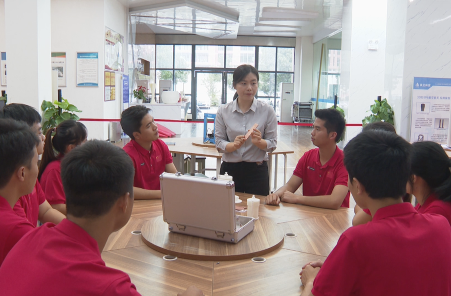 职教“芯”力量：“00后”学子自主研发国产芯片散热材料