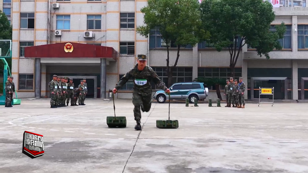 武警岳阳支队：创破纪录勇拔头筹 比武场上论英雄