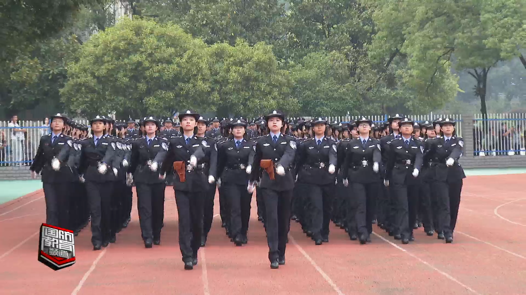 湖南警察学院上演高燃军训汇演