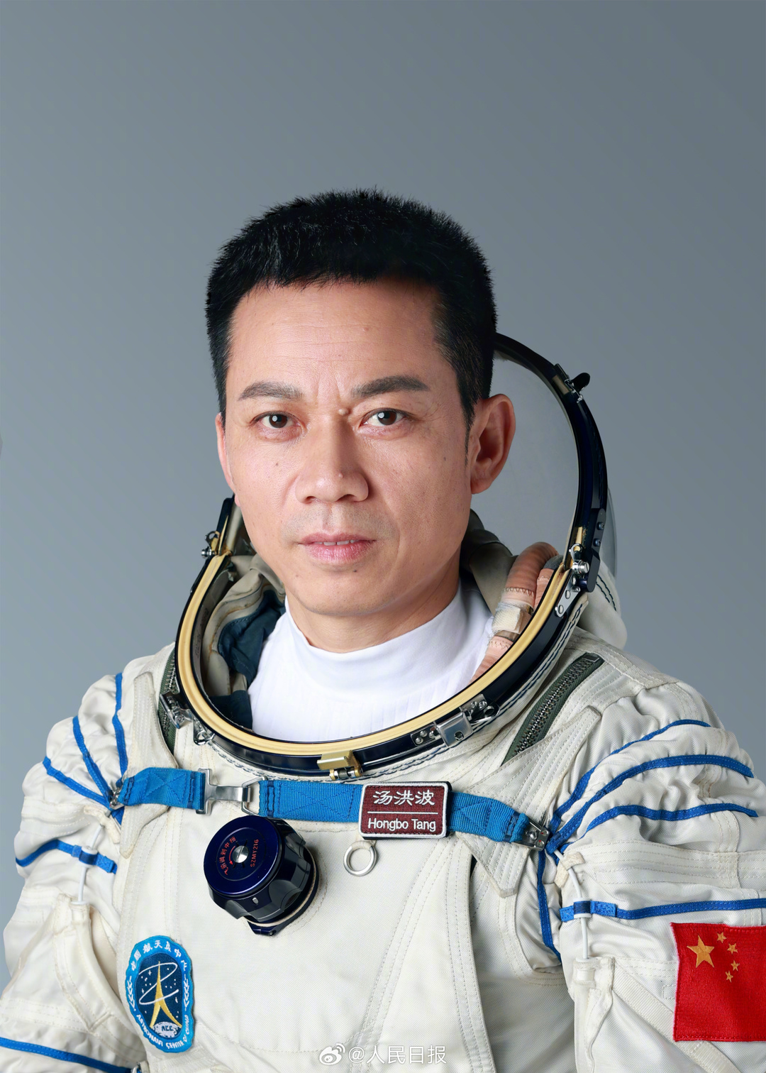 您还会再次飞上太空吗？ “我是接班人”网络大课堂小记者这样采访汤洪波