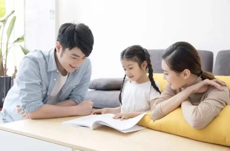 让孩子树立正确价值观！奖惩讲方法 教子更有效