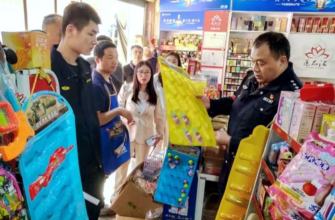 湘潭市多部门联合开展中小学校园周边环境专项集中整治行动