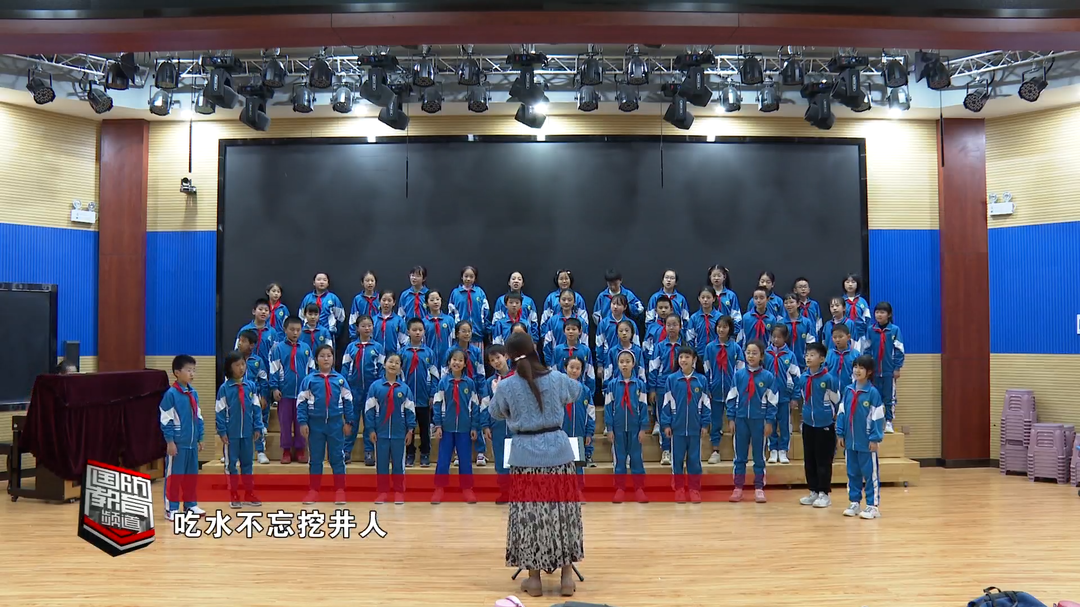 新闻特写：平均年龄十岁的“军娃” 把最美的歌声献给祖国