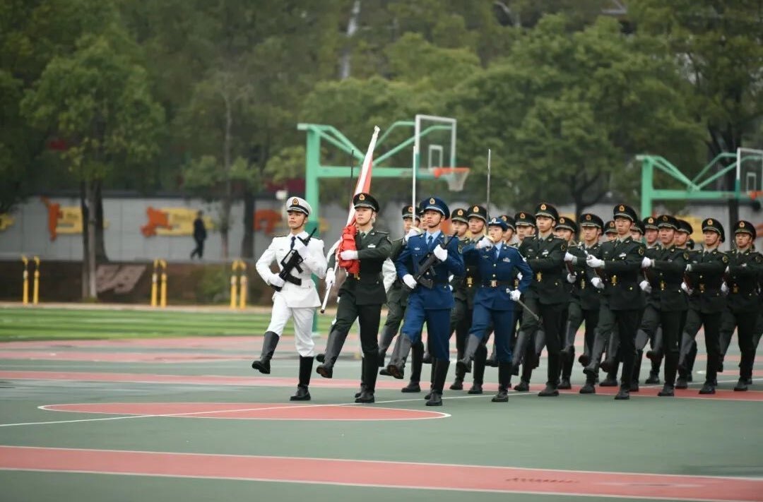 步履铿锵，眼中有光！大学生赛场展英姿