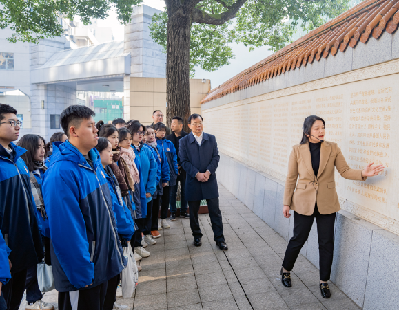 长沙市明德高中校服图片