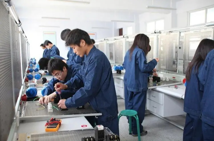 违规收费时有发生 职业院校实习乱象缘何屡禁不止？