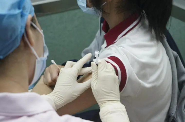 长沙率先全省启动初一在校适龄女生HPV疫苗免费接种，四个区纳入试点