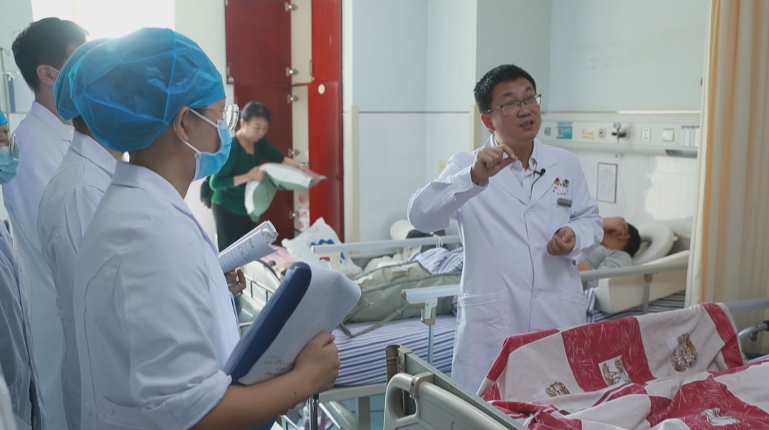 青年名医·周忠志：只要有一线希望 就全力以赴