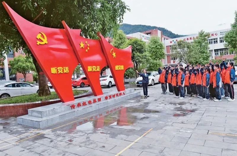 怀进鹏：厚植爱国情怀 培育时代新人