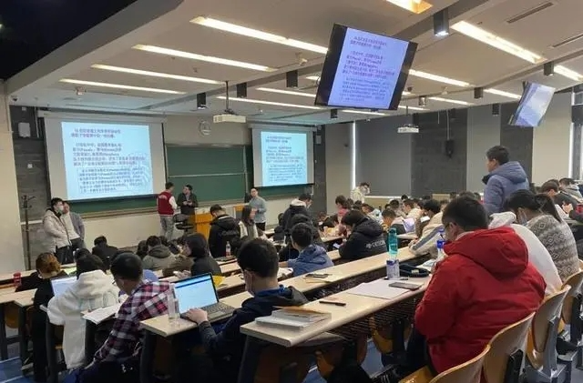 不把学生“捆绑”在成绩上 ——北京大学试点等级制考核评定方式