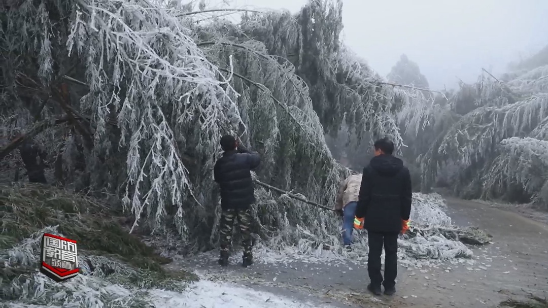 郴州桂阳——高寒山区道路结冰 多部门融雪除冰保畅通