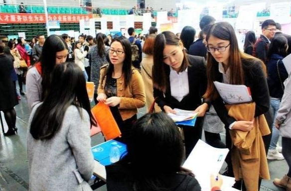 上班工资没到手反而负债累累？毕业生求职要小心了！