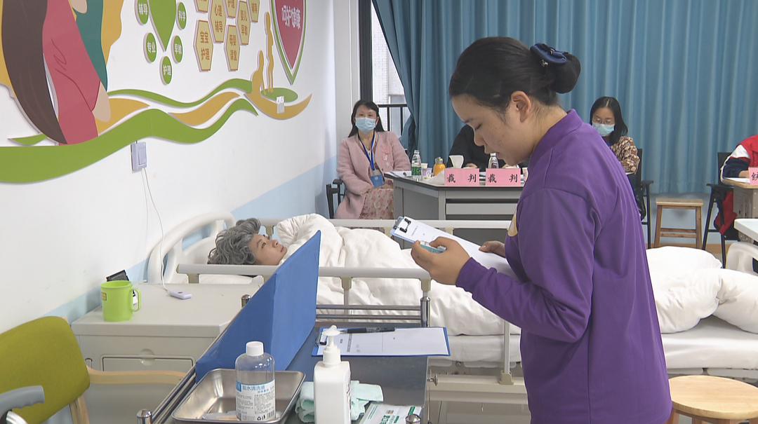 技能成才：“准医生”PK“真医师” 师生同台竞技