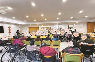 幼师转变职业赛道 从带小孩到带“老小孩”