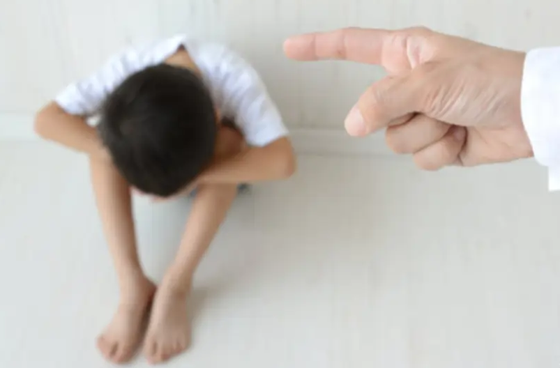 孩子悄悄“拿”走别人的物品，该如何处理？