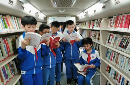 点燃学生阅读热情要双重发力
