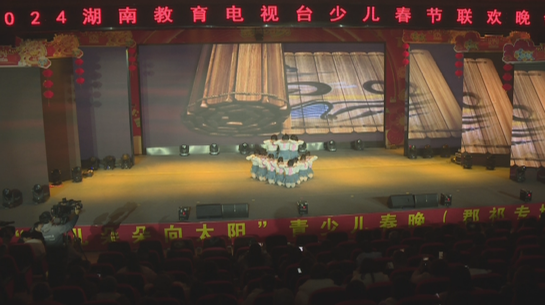 湖南教育电视台“花儿朵朵向太阳”首场校园专场晚会祁阳开演