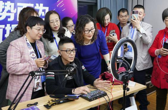 加快主播专门人才培养 顺应行业发展