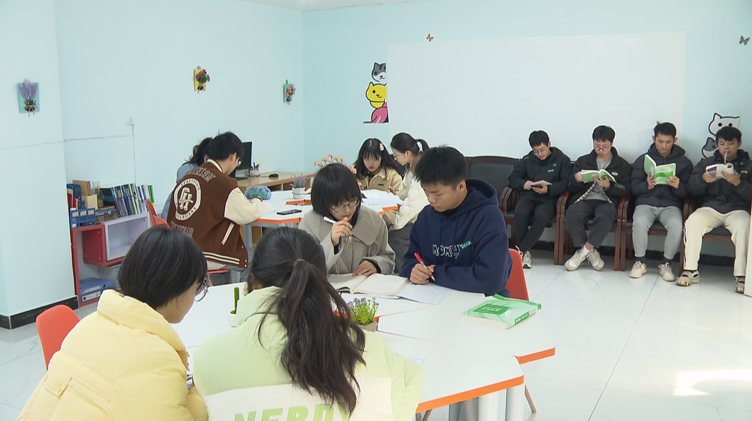 湘潭大学：大一学生复习不用愁  “学霸值班室”助力期末考试