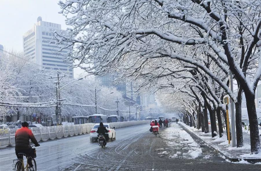 中央气象台继续发布暴雪和冰冻双预警