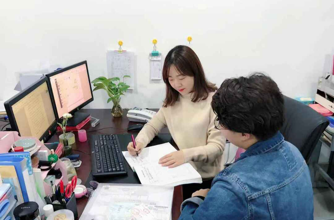 取消论文、项目等硬性要求 高校辅导员评职称，更重育人实效