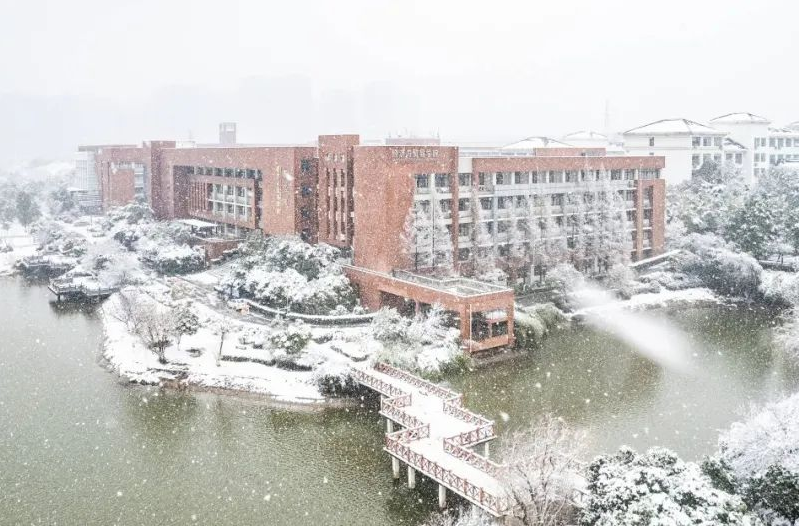省教育厅积极做好低温雨雪冰冻天气防范应对工作 部分学校调整开学时间