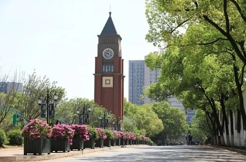 开学季·书记校长说│长沙外国语学校校长严莹：春日奋发，未来可期