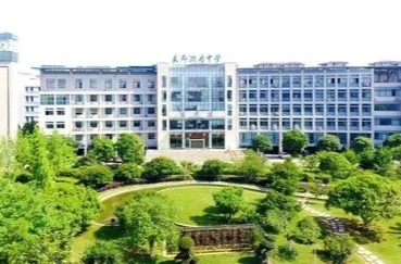 开学季·书记校长说│长沙市长郡湘府中学校长蒋春华：向下扎根，向阳生长，心怀天下