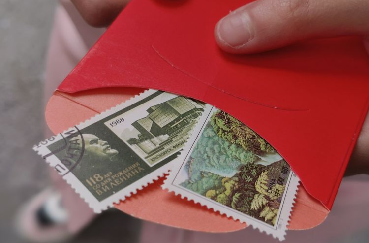 开学日：长沙一小学发出“邮票红包”