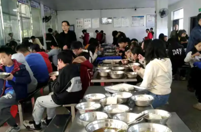 娄底：“食”刻守护 舌尖上的校园安全