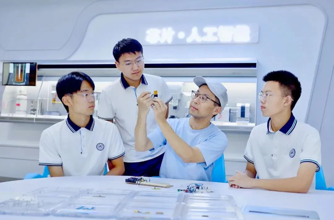 教育时评：以高质量教育体系奠基民族复兴