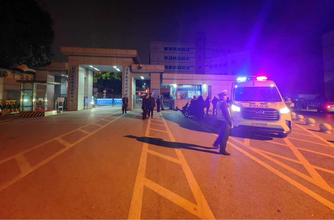 长沙航院开展校园周边交通安全整治行动