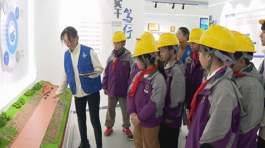 大手牵小手打通科普道路 培养强国“青苗工程师”