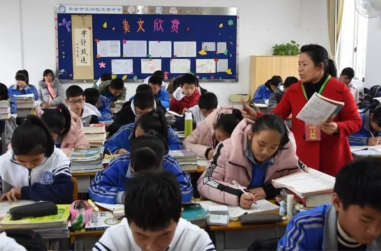 让教师卸下包袱轻装上阵