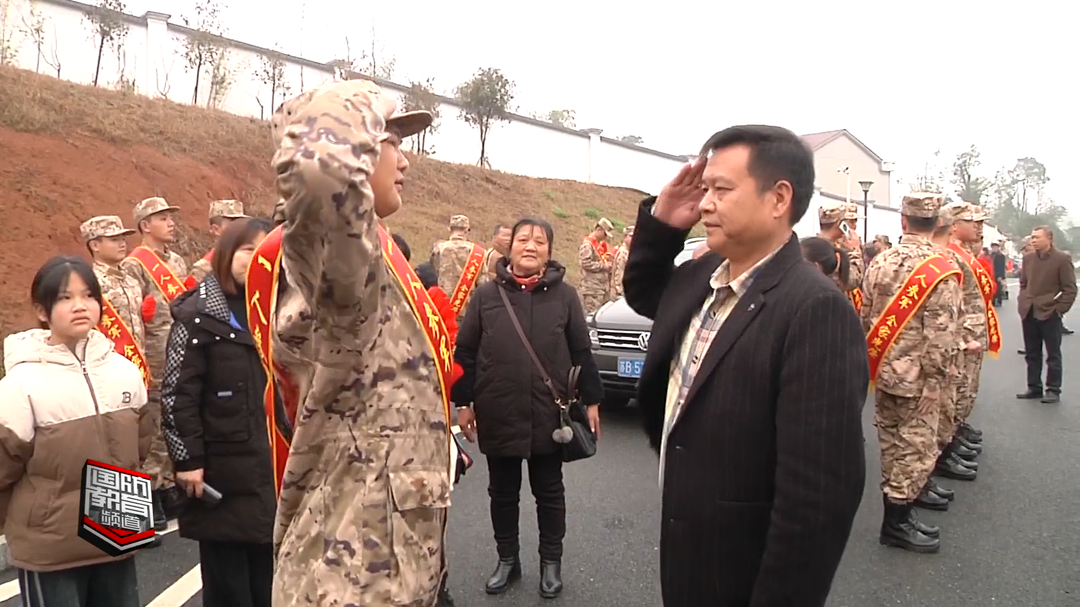 新闻特写——益阳：祖孙三代接力从军 红色基因代代传承