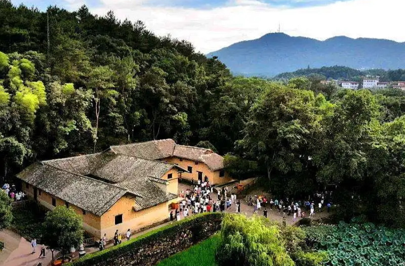 湖南今年开出首列“我的韶山行”红色研学专列