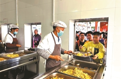 《中国教育报》头版头条推介益阳桃江校园食堂管理改革经验