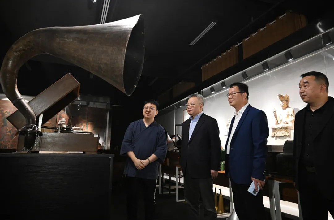 沈晓明调研文化和科技融合发展工作并主持召开座谈会
