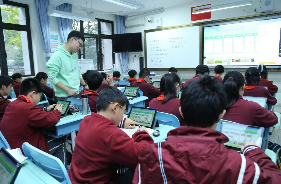 教育时评：坚定走好教育数字化的中国道路