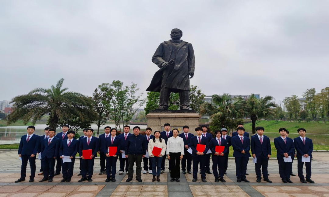 清明祭：湖南高铁职院学子多种形式悼忠魂