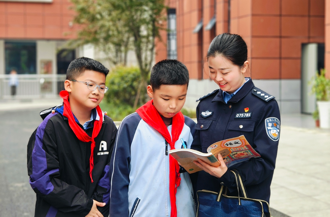 岳阳市南湖新区：利剑护蕾·益童成长